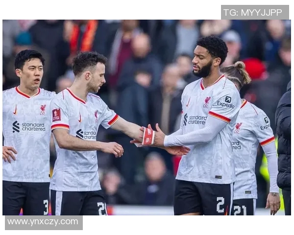 利物浦与狼队赛后家属欢聚一堂共享胜利喜悦与感动时刻