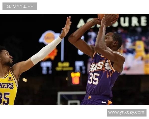 湖人主场迎战雷霆精彩对决詹姆斯与威斯布鲁克的巅峰对决回顾