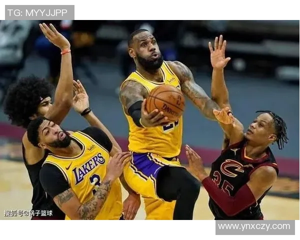 骑士对阵公牛詹姆斯未能首发引发球迷热议与关注