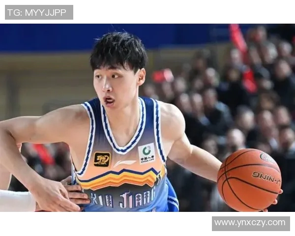 齐麟：从篮球新星到职业生涯的辉煌之路探索与成长的故事