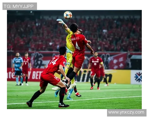 上海上港迎战悉尼足球队争夺亚冠小组赛关键胜利